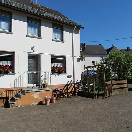 Eifel Retreat Near Volcanic Lakes, Cleaning Included Hébergement de vacances