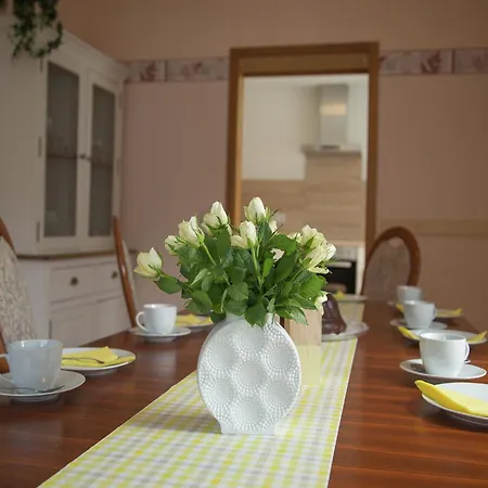 Tatil Evi Eifel Retreat Near Volcanic Lakes, Cleaning Included